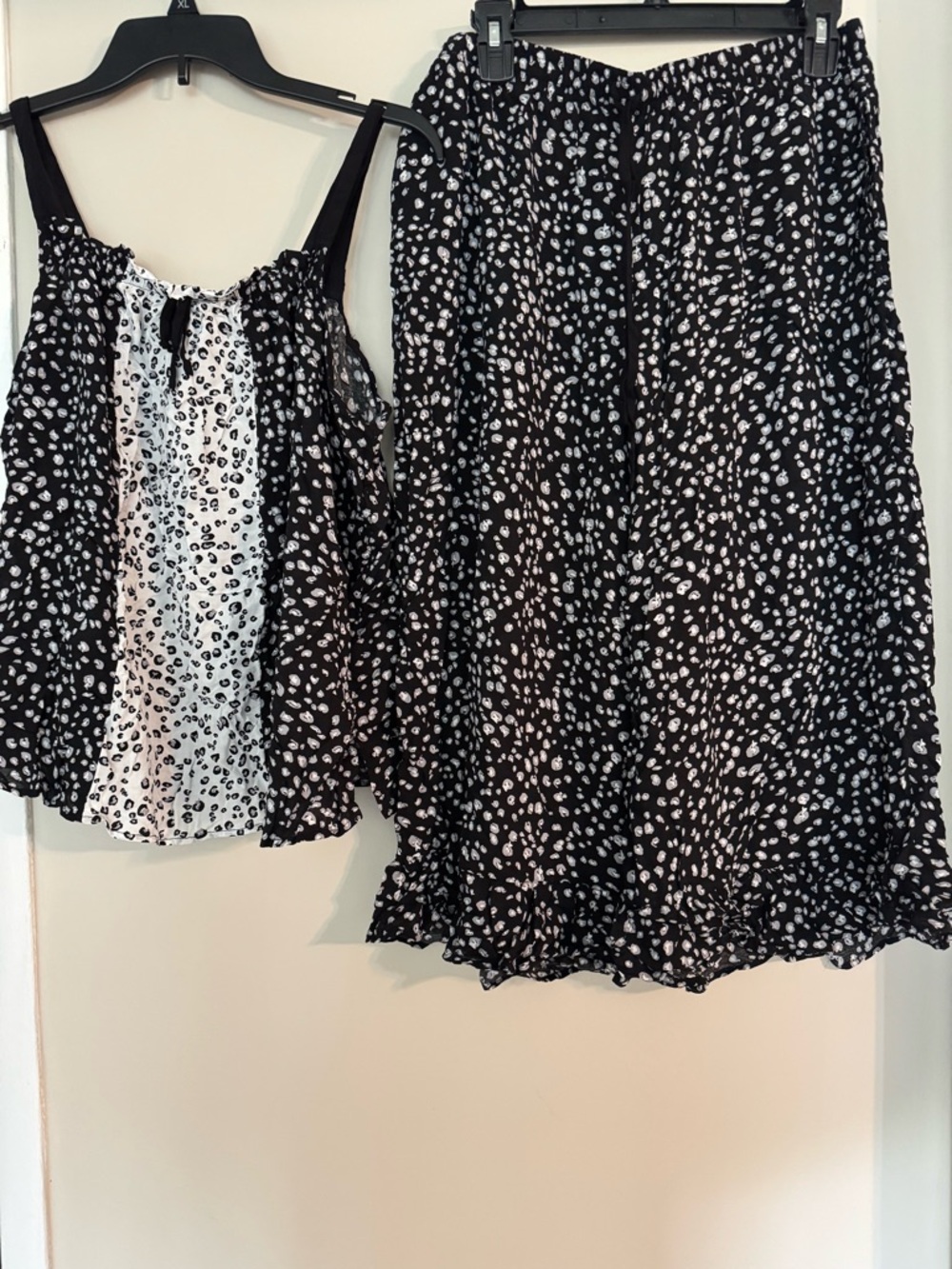 Simply Vera Vera Wang Black and White Floral Print Top